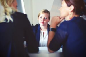 stres jest ściśle związany z rozmową o pracę