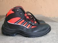 Sklep BHP – jak wybrać odpowiednie buty robocze do pracy w mokrym środowisku?